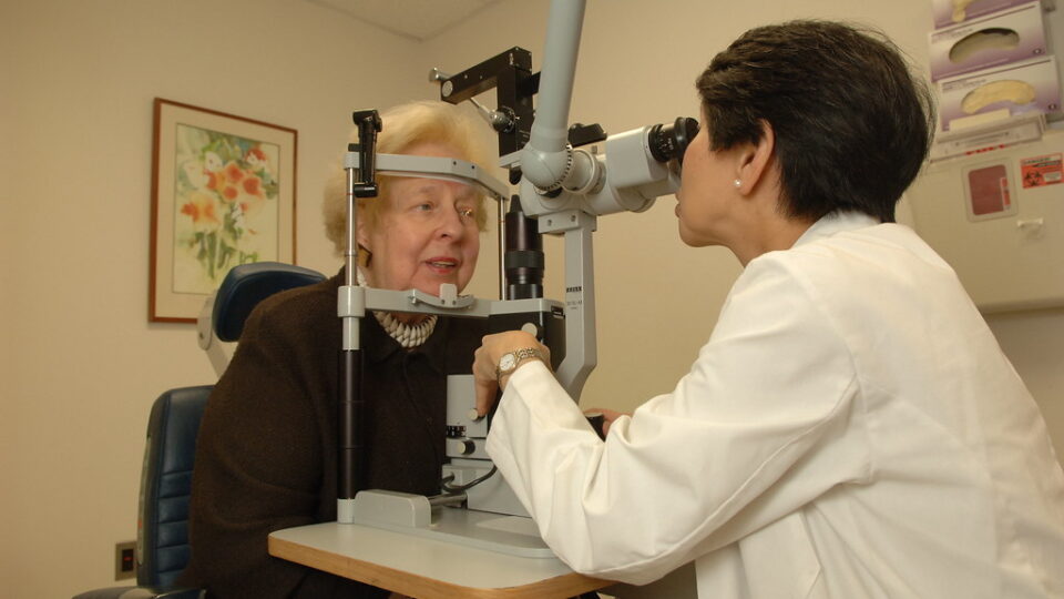 Måling af tryk i øjet for at tjekke for grøn stær