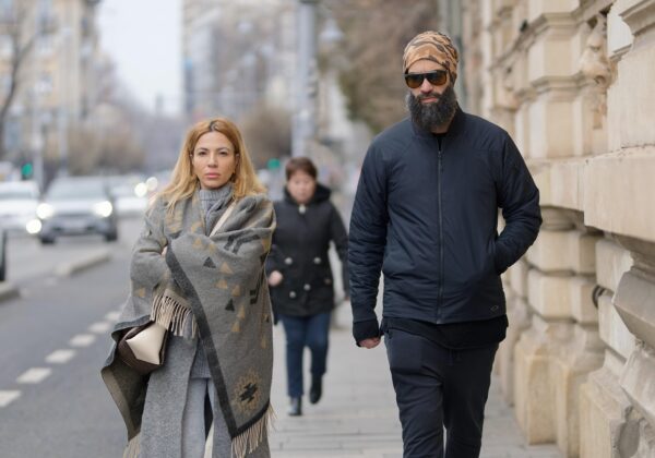 couple, woman, man, bag, beard, tall, sunglasses, casual, walking, sidewalk, street, urban, lifestyle, people